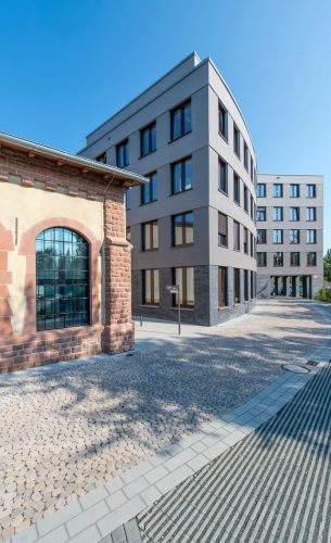 Projekte_Slider_Gallery_Lokschuppen 01 Lokschuppen neben halbrundem Neubau
